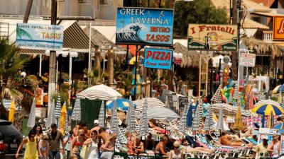 3 5 милиона туристи са пристигнали през юни в Гърция и