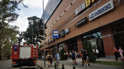 Евакуираха пловдивски мол заради дим