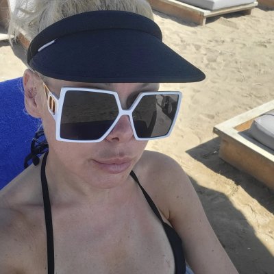 Албена Вулева не може да се пече под жаркото слънце