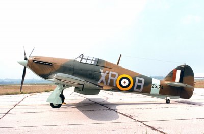 При разбиването на изтребителя Hawker Hurricane Mk IV пилотът е получил