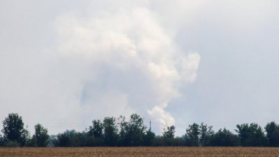 Стълбове черен дим бяха забелязани във вторник в руска военна
