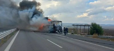 50 души е превозвал горящият автобус на автомагистрала Тракия край Бургас Той