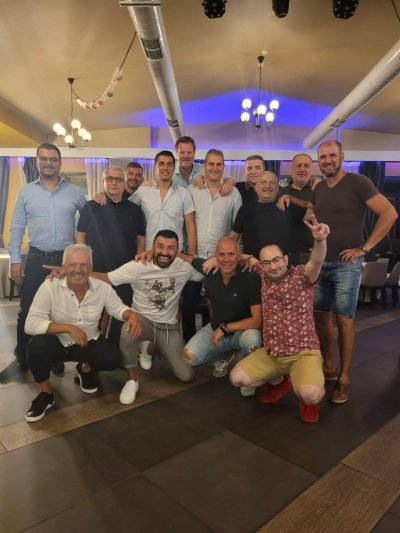 Легендата Стефан Шварц и големи футболисти почетоха юбилея на Нефтохимик