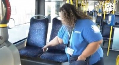 Кондукторка от Бургас намери в автобус 2250 лева и ги