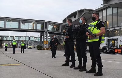 Полицай застреля мъж с хладно оръжие на летище „Шарл де Гол“