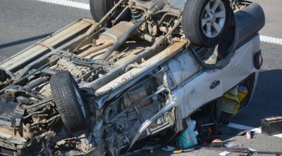 Кола се преобърна по таван край Силистра, пътничка почина 