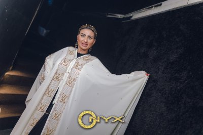 Защо Софи Маринова е с владишка риза Това се запитаха