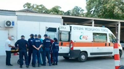 Пет линейки с децата от катастрофиралия автобус потеглиха от Стара
