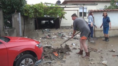 7 души са били евакуирани в Карлово след проливния дъжд