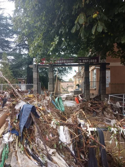 Положението в Карлово става все по апокалиптично Дъждът спря малко преди