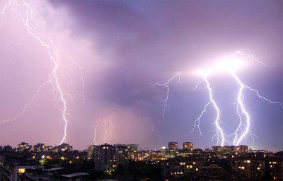 Предвид очакваните гръмотевични бури в страната през следващите дни Българският