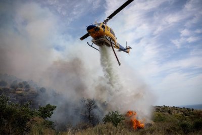 35 хеликоптера се борят с голям пожар в Испания