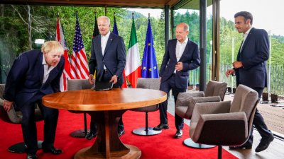 Лидерите на Съединените щати Великобритания Франция и Германия обсъдиха проблемите