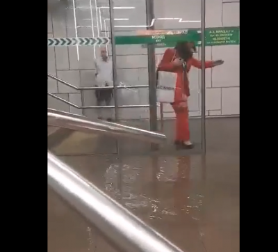 Столичното метро гордостта на кметицата Йорданка Фандъкова подгизна във вода