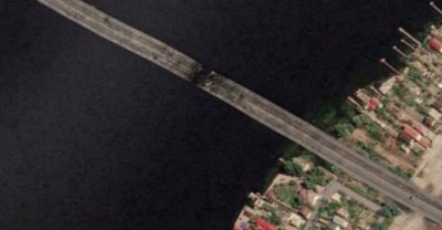 Нов удар с HIMARS по важния Антоновски мост край Херсон
