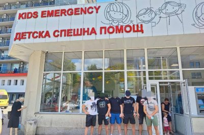 Фенове на ЦСКА и Партизан отидоха в "Пирогов", подкрепиха пострадалите сръбски деца