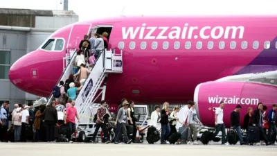 Унгарското правителство нареди разследване на нискотарифния авиопревозвач Уиз Еър WizzAir