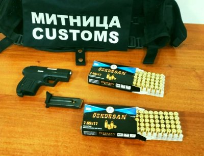 Митническите служители на Митнически пункт Лесово откриха пистолет без надписи