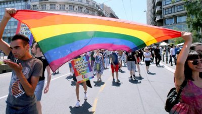 ЕС скърби за отмяната на европейския гей парад в Сърбия