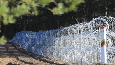 Литва построи ограда по границата си с Беларус Във всички