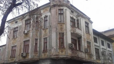 Минеков спешно в Пловдив след сигнал за събаряне на тютюнев склад 