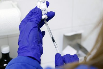 Европейската агенция за лекарствата одобри две отделни бустерни ваксини срещу