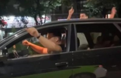 Младежи със смолянски автомобил предизвикаха негодуванието на пловдивчани Видеото със