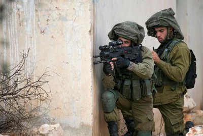 Израелски войници убиха палестинец при престрелка