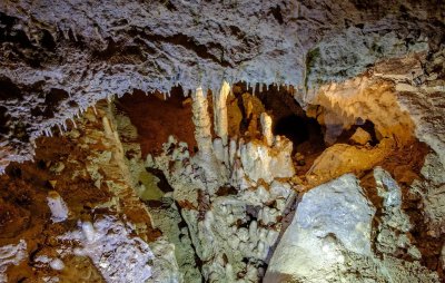 Пещерата Бисерна най дългата и най красива пещера в Природния парк