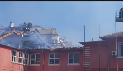 Пожар обхвана пловдивското училище Душо Хаджидеков предаде кореспондент на bTV По