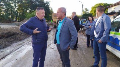 В наводненото село Каравелово служебният премиер Гълъб Донев обяви че