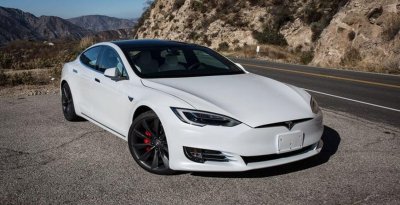 Скандал в САЩ: Tesla съзнателно продава бракми