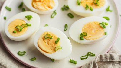 Вярно е че яйцата съдържат големи количества холестерол Също така е вярно че