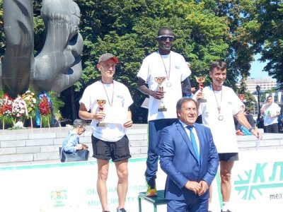 Варненец от Уганда спечели на маратон "Съединение"