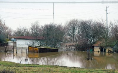 Реката в село Богдан излезе от коритото си и наводни къщи