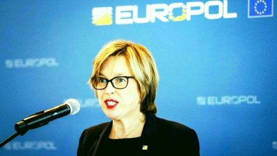 Изпълнителният директор на Европол Катрин де Бол пристига на посещение