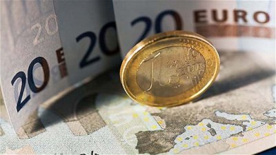 Еврото достигна ново 20-годишно дъно под 0,99 долара 