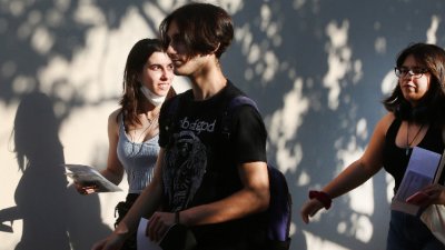 В Гърция: Без маски и тестове започна учебната година
