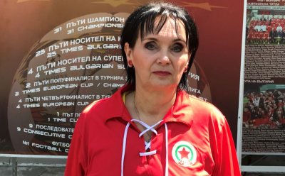 Журналистът Светла Петрова която е запалена привърженичка на ЦСКА направи