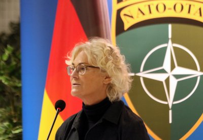 Германският министър на отбраната Кристин Ламбрехт за пореден път отряза