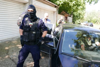 Полиция нахлу в ромски квартал в Ямбол