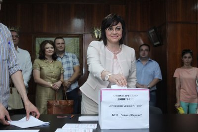 Председателката на БСП Корнелия Нинова готви вътрешнопартиен референдум за бъдещето