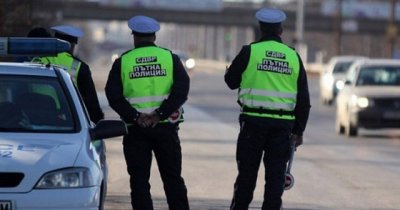 Трима водачи са задържани от полицията в Костенец за шофиране