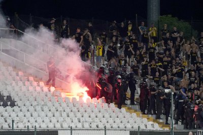 Локомотив Пловдив е наказан да играе два мача без публика