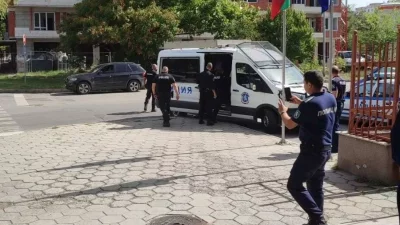 Полицията в Пловдив вкара в ареста още футболни хулигани
