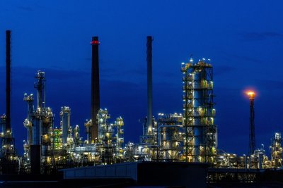Германия поема контрола върху три рафинерии на "Роснефт"