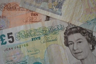 Британската валута поевтиня достигайки 37 годишен минимум спрямо щатския долар Спрямо