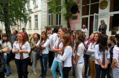 Зайци уплашиха с припадъци Езиковата гимназия в Кюстендил