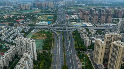 Китайски мегаполис вдига антиковидната карантина