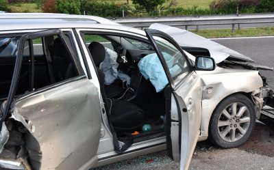 66 годишна жена загива на място при удар между две коли